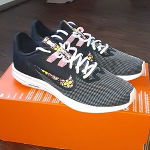 Sketchers GoRun sneakers so comfy and super cute Perfect for Sketchers GoRun sneakers so comfy and super cute Perfect for